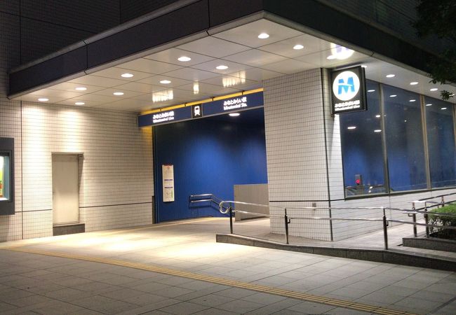 キレイな駅です