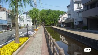 清流のせせらぎを聞きながら、文学さんぽ