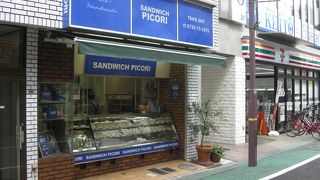 城北町通りのサンドイッチ店