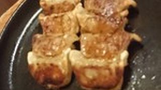 焼鳥の味と元気な店内