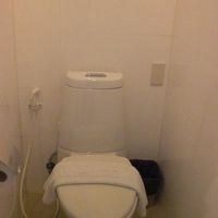 トイレです。シャワー区画と別ですので、気持ちよく使えます。