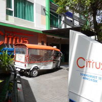 スクムビットSOI11と言うけどSOI3に近い。