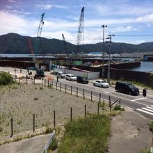 2018年6月現在、河口に防災用水門を建設中。