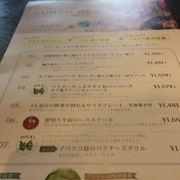 中村屋ビルのアジア料理店