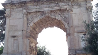 フォロロマーノある凱旋門の一つ