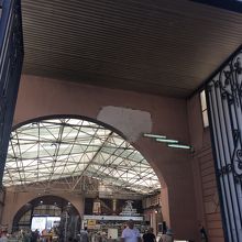 屋内市場もあり