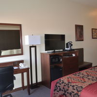 ＴＶ，チェスト（中にセーフティボックスあり）など