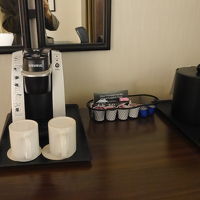 コーヒーメーカーがあり空の冷蔵庫もありました