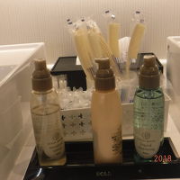 洗面所には化粧落し、化粧水、乳液なども用意されてます