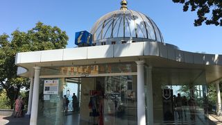 ポチョムキンの階段そばのエスカレーターにもあり