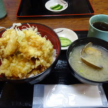 ほたて丼　大粒のホタテ！