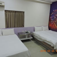 部屋もまあまあ広いです。