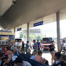 バスターミナルはごちゃごちゃしている