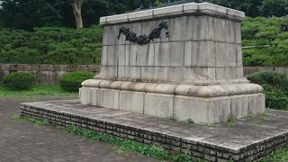 電通が建てた広告の記念碑