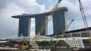 マリーナベイサンズの光と水のショーです