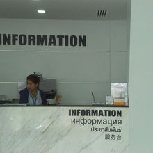 玄関を入ると左側に、案内所があります。親切に対応してくれます