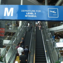 各階は、世界の有名な都市を模したフロアー構成になっています。