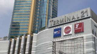 ターミナル２１は、バンコクの代表的なショッピングモールで、洗練されている感じです。