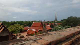 アユタヤで一番人気の寺院なんだそうです。