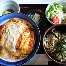 カツ丼と小ソバのセット
