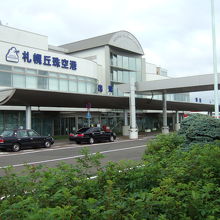 ターミナルビルの外観