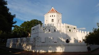 チャオプラヤ川沿いにある砦