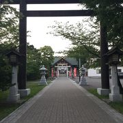 札幌住宅地にたたずむ小さな「れつれっぷ」神社