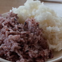 赤と白のハーフ＆ハーフごはん