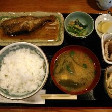 煮魚定食755円
