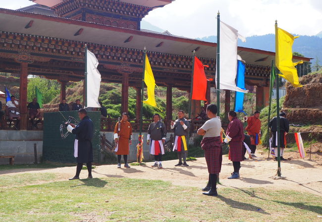 「チャンリミタンアーチェリー場」でブータン人の娯楽アーチェリーを見学！