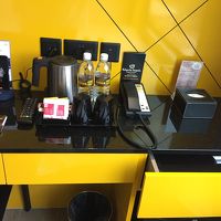 ボトルウォーター、持ち歩けるスマホあります。