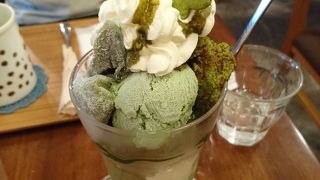 ちょっとお高いけどパフェは美味しい