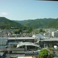 山並と駅前