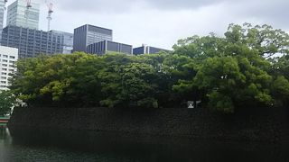 平川門から皇居の北方に向けてある大きなお堀