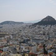 アテネを見渡せるので、アクロポリスの中で二番目に人気が高い場所！？