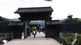 厳重に監視された関所