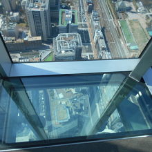 ここは足元が透明な強化ガラス