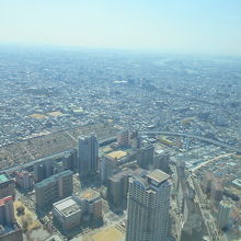 ビル街の外はすぐに住宅地、大きな墓地もあって驚く