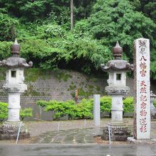 塩原八幡宮は国道400号沿いにあります