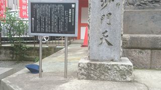 虎の石像に勢いを感じます