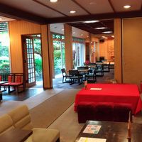 ロビーでは安来節などの民謡ショーを見れました。