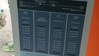 無料のシャトルバスで行けます