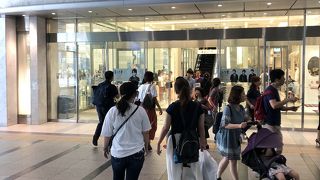 駅に直結の商業施設