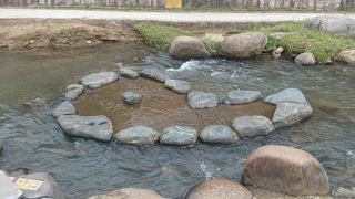 触ると幸運が訪れると言われています。