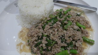 フードコートとしては少し高め