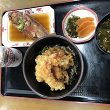 てんぷら丼とお魚煮付けセット