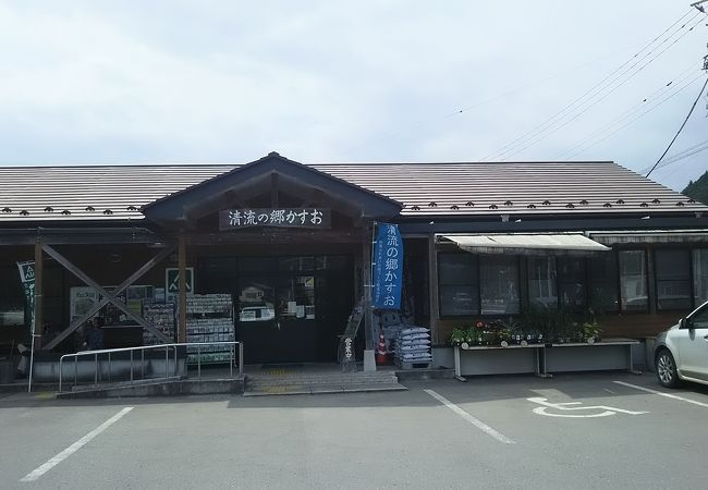 地元の野菜に蕎麦とアイスクリーム。