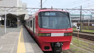 特急や急行が中心です