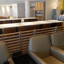 ラウンジ内は狭いです