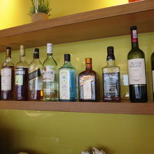 洋酒の瓶が並んでいました